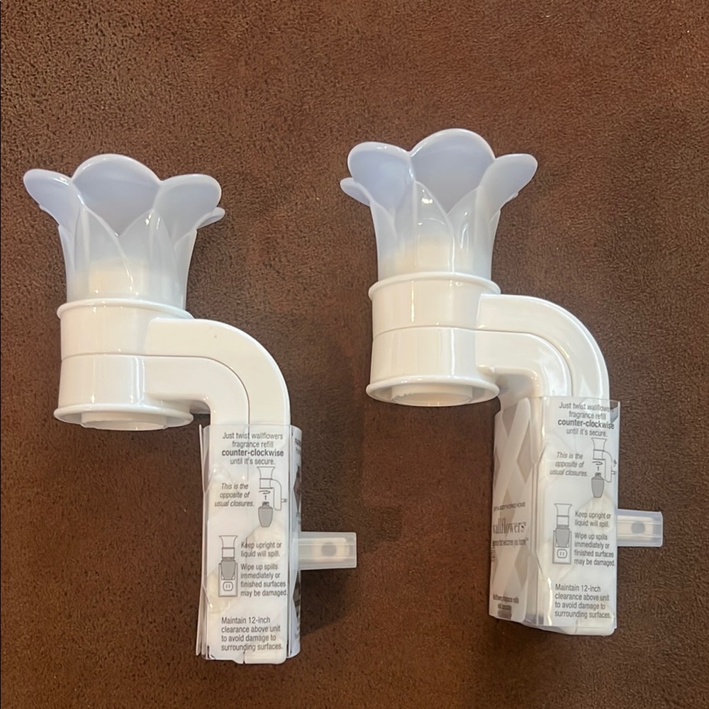 Bath and Body Works White Floral Wall Plug Ins X2 New